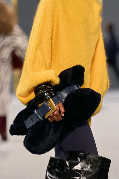 Look 64